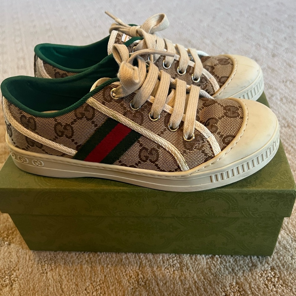 Youth Gucci sneakers